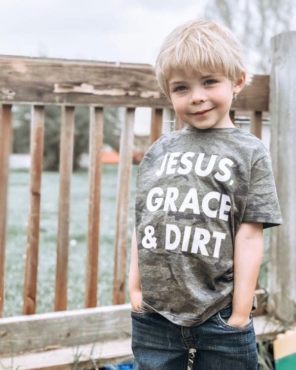 A Quiver Full Jesus, Grace, & Dirt Tee