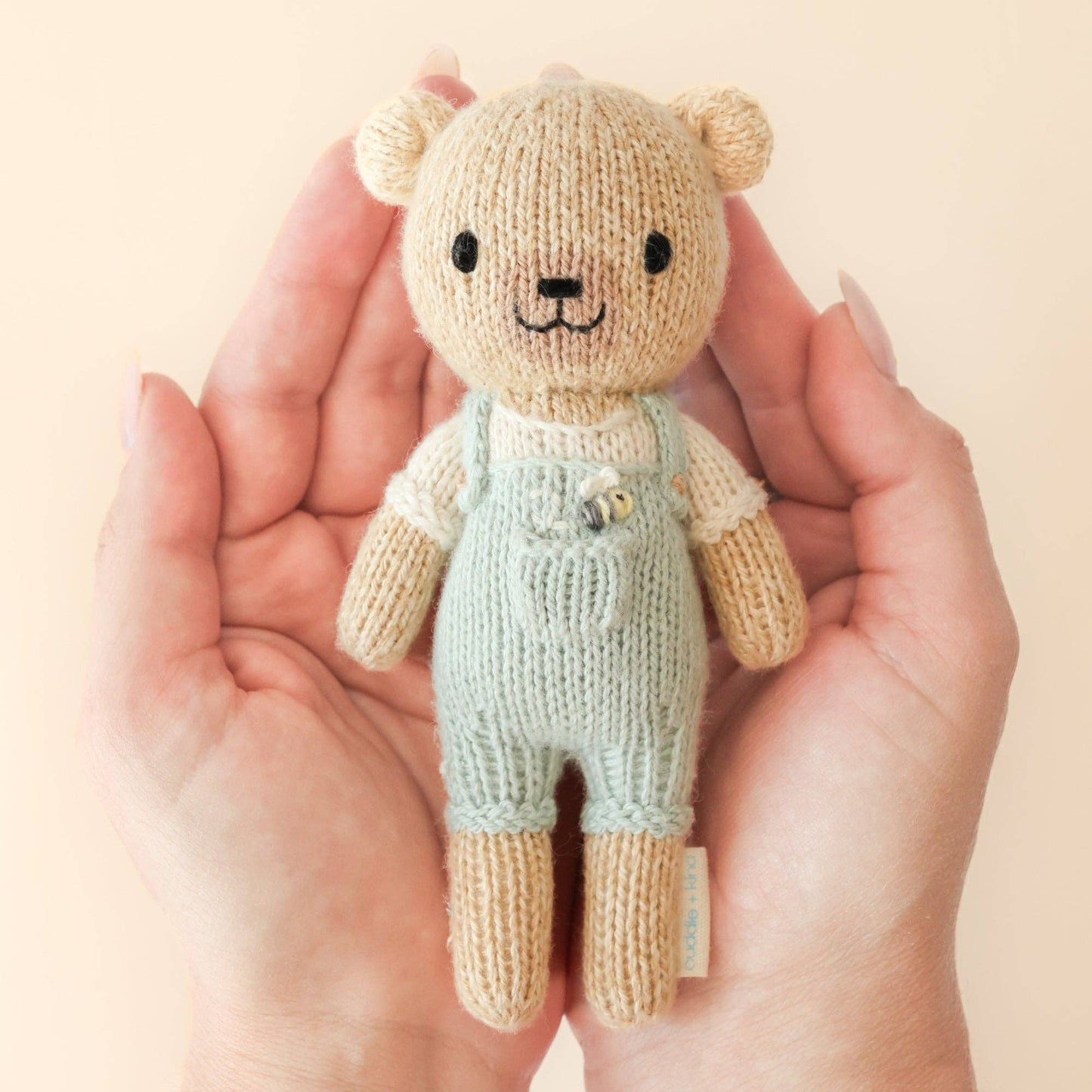 cuddle+kind Tiny Charlie the honey bear, gives 10 meals TINYHONBERCHA4