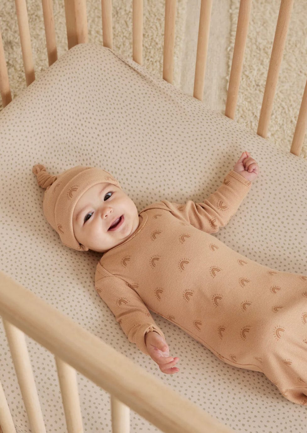 Little Beach Babes Boutique NB Quincy Mae-SS23-Knotted baby gown & Hat Set-Rainbow