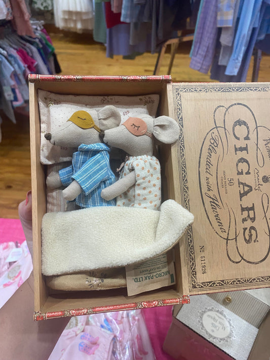 Maileg Mum and Dad mice in Cigarbox LB
