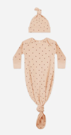 Quincy Mae NB KNOTTED BABY GOWN + HAT SET STRAWBERRIES