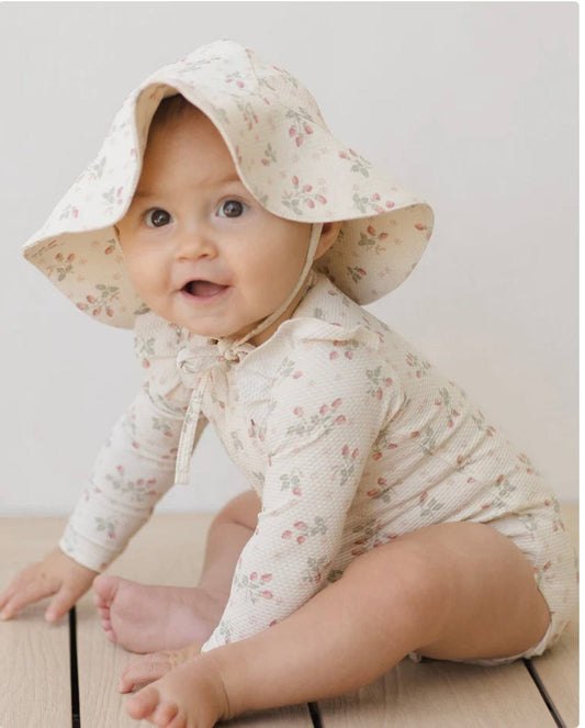 Rylee & cru BYRON RASHGUARD ONE-PIECE STRAWBERRIES