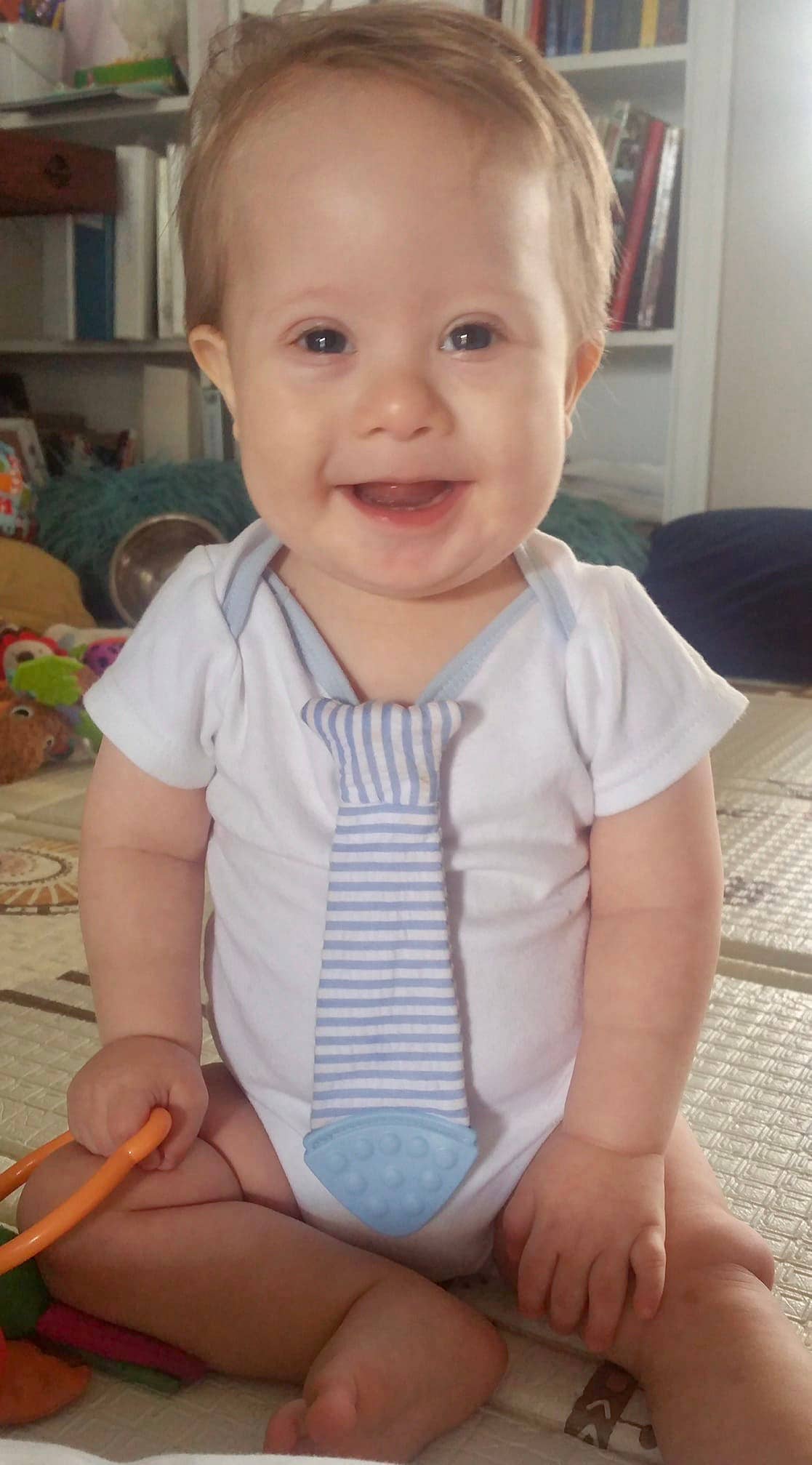 Tasty Tie® Tasty Tie Teether, Crinkle Toy, Baby Boy Gift (Seersucker) tt-seersucker-5