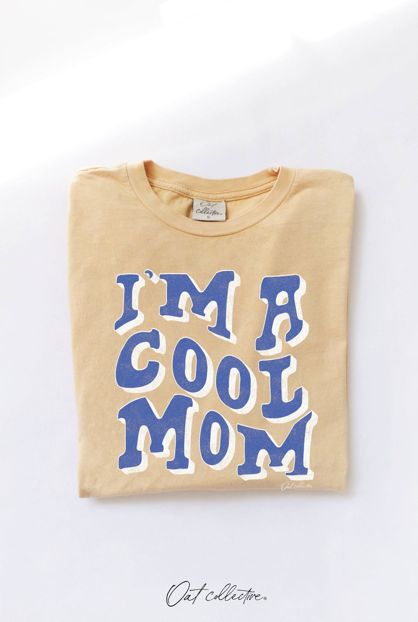OAT COLLECTIVE GOLDEN / M I'M A COOL MOM Mineral Graphic Top OT2402X2829